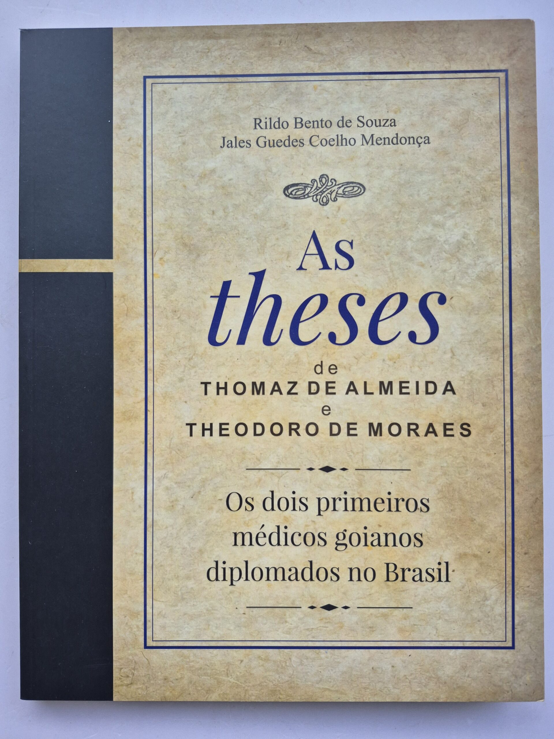 Livro As Theses De Thomaz De Almeida E Theodoro De Moraes: Os Dois Primeiros Médicos Goianos Diplomados No Brasil - Rildo Souza, Jales Mendonça 1ª edição ⓛ