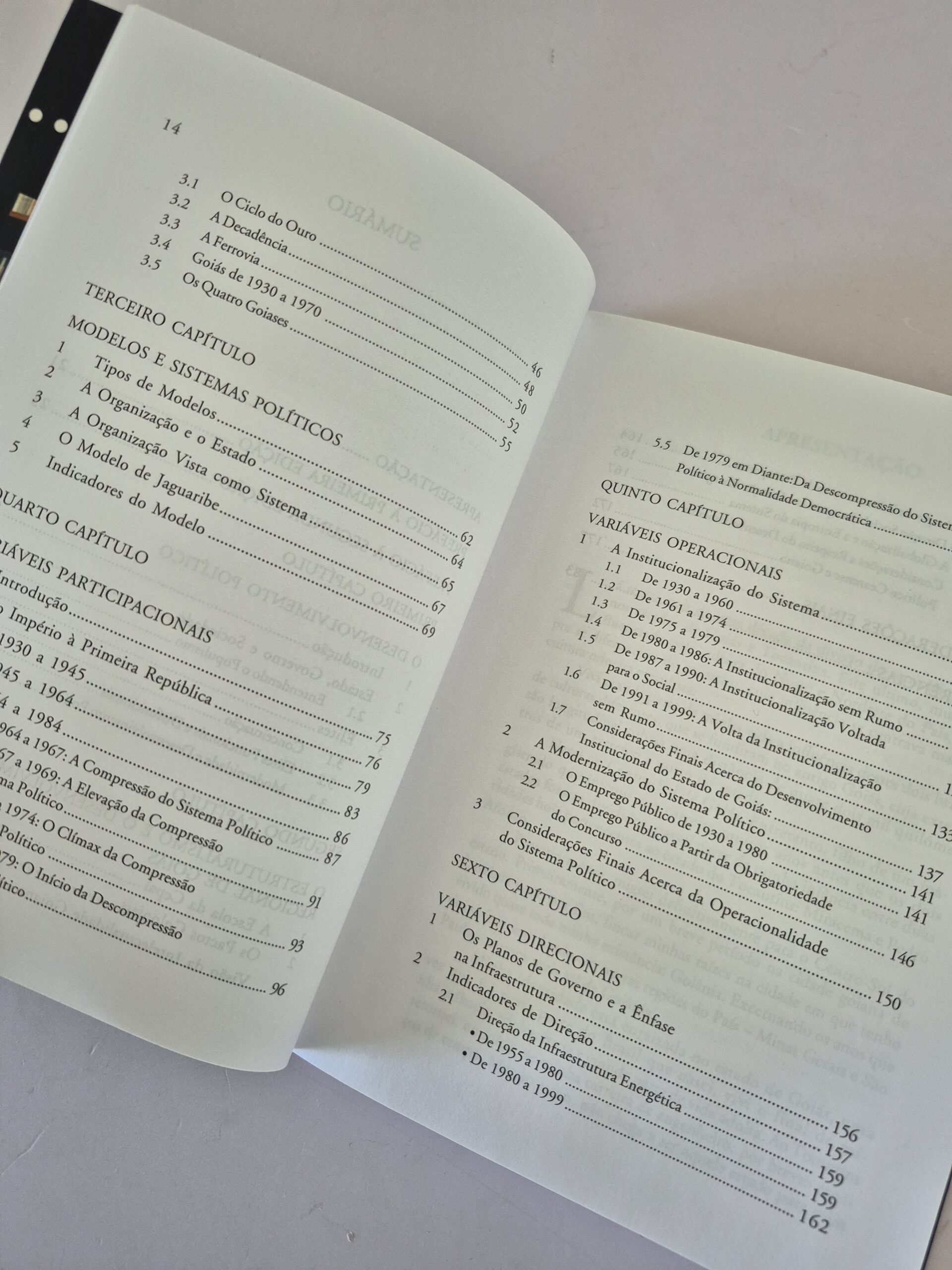 Livro A Construção de Goiás - Salatiel Pedrosa S. Correia 1ª edição ⓛ - Imagem 3