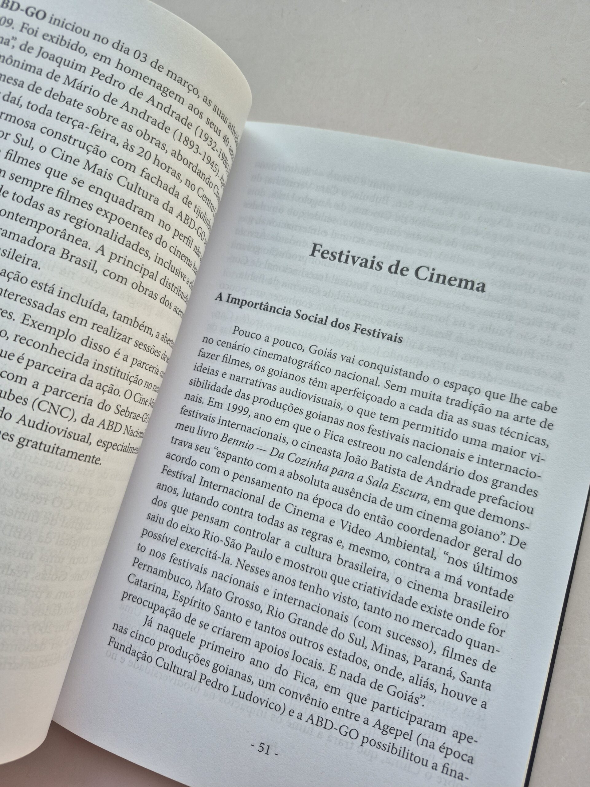 Livro Centenário do Cinema em Goiás (1909–2009) - Beto Leão 1ª edição ⓛ - Imagem 4